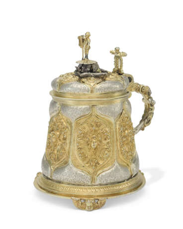 A GERMAN PARCEL-GILT SILVER TANKARD - photo 1