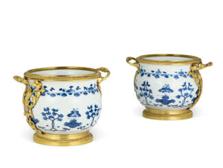 A PAIR OF REGENCE ORMOLU-MOUNTED CHINESE PORCELAIN BLUE AND WHITE CACHE-POTS