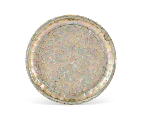 A SILVER-GILT MOUNTED MOTHER-OF-PEARL DISH - photo 1