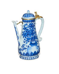 AN ORMOLU-MOUNTED CHINESE EXPORT PORCELAIN BLUE AND WHITE COFFEE-POT