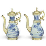 A PAIR OF CONTINENTAL SILVER-GILT MOUNTED CHINESE PORCELAIN BLUE AND WHITE SMALL EWERS AND COVERS - фото 1