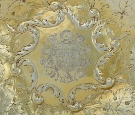 A PAIR OF CHARLES II SILVER-GILT FRUIT DISHES - Foto 2