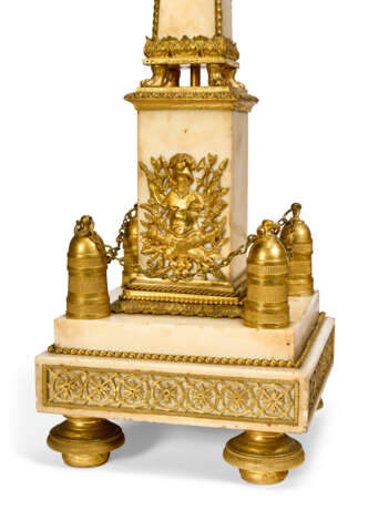 A PAIR OF FRENCH ORMOLU-MOUNTED WHITE MARBLE OBELISKS - фото 3