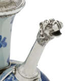 A JAMES I SILVER-MOUNTED CHINESE PORCELAIN BLUE AND WHITE EWER (KENDI) - фото 4