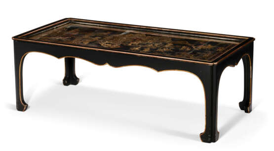 A CHINESE GILT AND LACQUER TABLE SCREEN, MOUNTED AS A LOW TABLE - photo 2