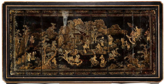 A CHINESE GILT AND LACQUER TABLE SCREEN, MOUNTED AS A LOW TABLE - photo 3