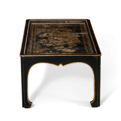 A CHINESE GILT AND LACQUER TABLE SCREEN, MOUNTED AS A LOW TABLE - photo 4