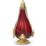 A GERMAN SILVER-GILT MOUNTED RUBY GLASS FLASK AND STOPPER - Foto 1