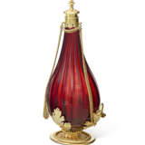 A GERMAN SILVER-GILT MOUNTED RUBY GLASS FLASK AND STOPPER - Foto 2