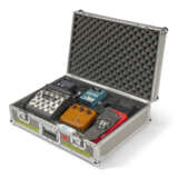 JEFF BECK`S SMALL PERFORMANCE PEDALBOARD - фото 1