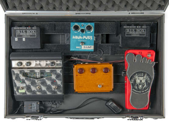 JEFF BECK`S SMALL PERFORMANCE PEDALBOARD - фото 2