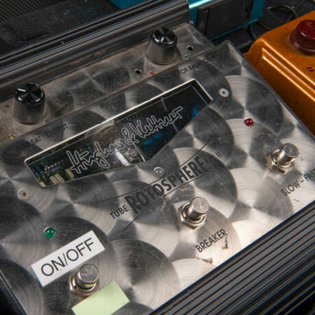 JEFF BECK`S SMALL PERFORMANCE PEDALBOARD - фото 3