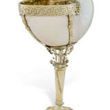 A SILVER-GILT MOUNTED NAUTILUS SHELL CUP - photo 2