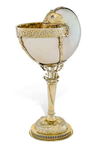 A SILVER-GILT MOUNTED NAUTILUS SHELL CUP - photo 2