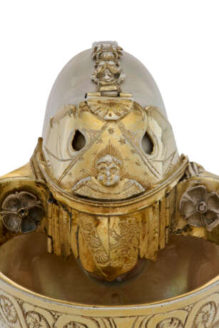 A SILVER-GILT MOUNTED NAUTILUS SHELL CUP - photo 3