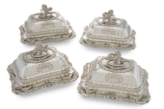 A SET OF FOUR REGENCY SILVER ENTR&#201;E DISHES AND COVERS - photo 1