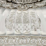 A SET OF FOUR REGENCY SILVER ENTR&#201;E DISHES AND COVERS - photo 2