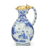 A DUTCH ENAMELED GOLD-MOUNTED CHINESE PORCELAIN BLUE AND WHITE JUG AND COVER - фото 1