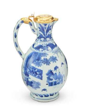 A DUTCH ENAMELED GOLD-MOUNTED CHINESE PORCELAIN BLUE AND WHITE JUG AND COVER - фото 5