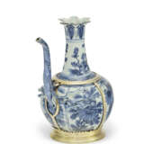 A SILVER-GILT MOUNTED CHINESE PORCELAIN BLUE AND WHITE EWER - photo 1