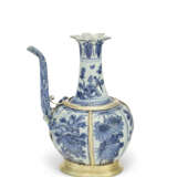 A SILVER-GILT MOUNTED CHINESE PORCELAIN BLUE AND WHITE EWER - photo 4