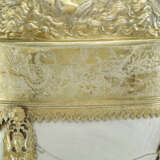 A GERMAN SILVER-GILT MOUNTED NAUTILUS CUP - Foto 4