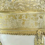 A GERMAN SILVER-GILT MOUNTED NAUTILUS CUP - Foto 5