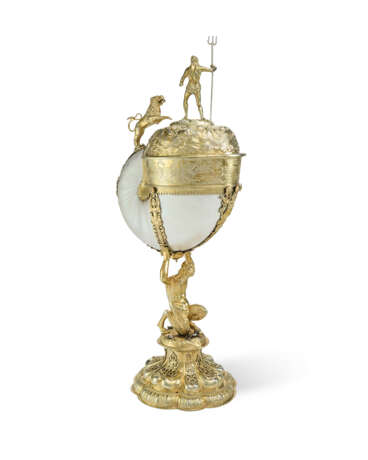 A GERMAN SILVER-GILT MOUNTED NAUTILUS CUP - Foto 9