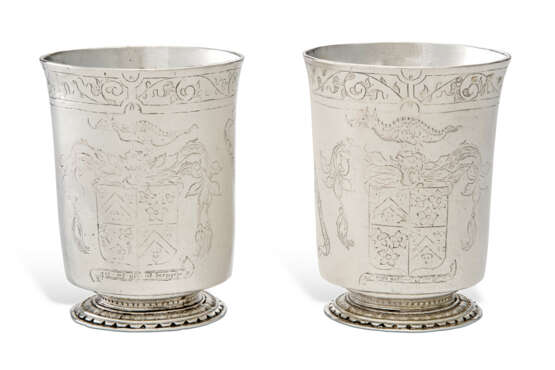 A PAIR OF ELIZABETH I BEAKERS - photo 1