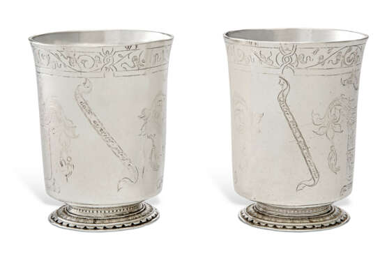 A PAIR OF ELIZABETH I BEAKERS - photo 4