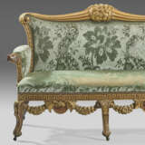 A GEORGE II WALNUT AND PARCEL-GILT SETTEE - photo 7