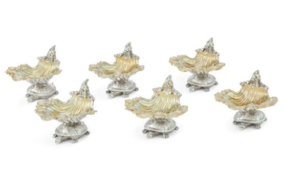 A SET OF SIX REGENCY PARCEL-GILT SILVER SALT CELLARS - фото 1