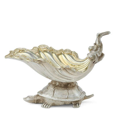 A SET OF SIX REGENCY PARCEL-GILT SILVER SALT CELLARS - фото 3