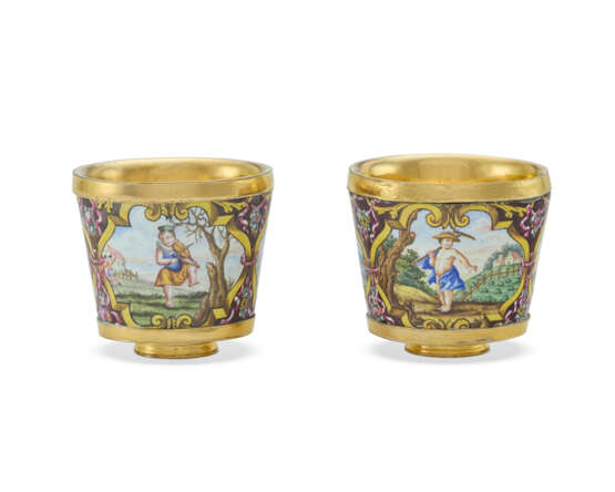 TWO GERMAN SILVER-GILT AND PAINTED ENAMEL SMALL CUPS - фото 1