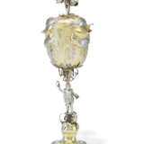 A GERMAN PARCEL-GILT SILVER CUP AND COVER - фото 1