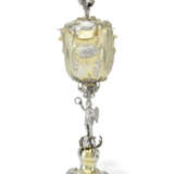 A GERMAN PARCEL-GILT SILVER CUP AND COVER - фото 2