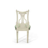 A SET OF SIX LOUIS XVI GREY-PAINTED WALNUT CHAISES - Foto 5