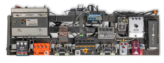 JEFF BECK`S STAGE PERFORMANCE PEDALBOARD - фото 5