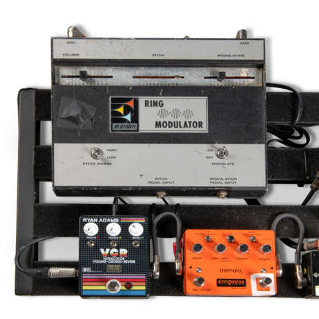 JEFF BECK`S STAGE PERFORMANCE PEDALBOARD - фото 6