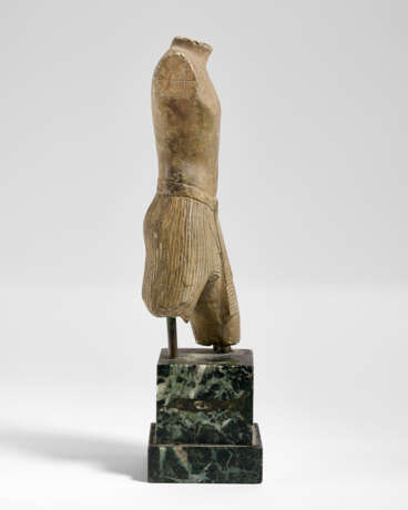 AN EGYPTIAN LIMESTONE SCULPTOR`S MODEL OF A STRIDING OFFICIAL - photo 2