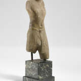 AN EGYPTIAN LIMESTONE SCULPTOR`S MODEL OF A STRIDING OFFICIAL - photo 3