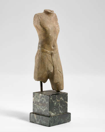 AN EGYPTIAN LIMESTONE SCULPTOR`S MODEL OF A STRIDING OFFICIAL - photo 3