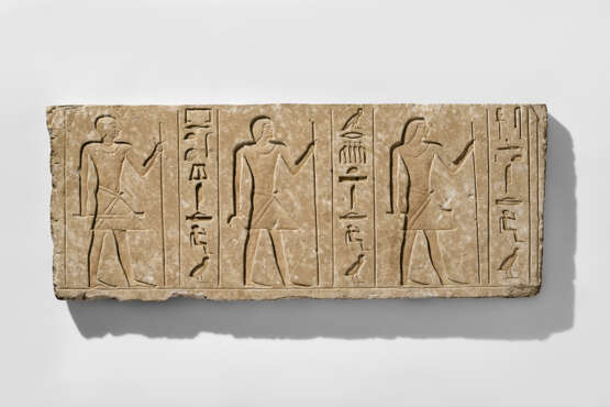 AN EGYPTIAN LIMESTONE RELIEF FOR IDU - Foto 1