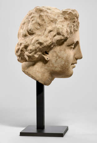 A GREEK MARBLE HEAD OF A WOMAN - photo 2