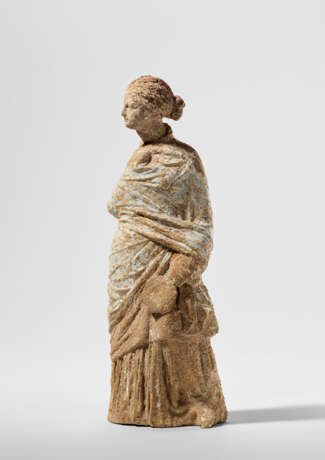 A GREEK TERRACOTTA FEMALE FIGURE - Foto 3