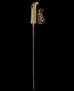 Halbedelsteine. A FRANKISH GILT SILVER AND GARNET HAIR PIN WITH AN EAGLE TERMINAL