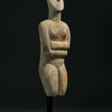 A LARGE CYCLADIC MARBLE FEMALE FIGURE - photo 2