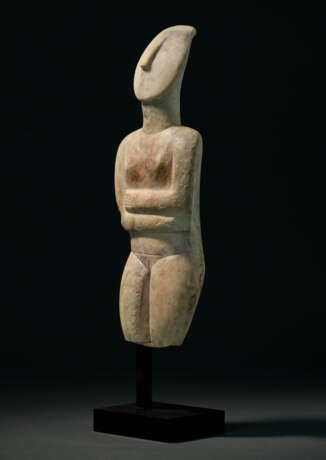 A LARGE CYCLADIC MARBLE FEMALE FIGURE - photo 3