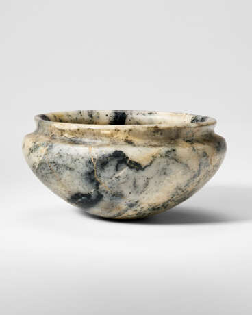 AN EGYPTIAN CHEPHREN DIORITE BOWL - photo 1