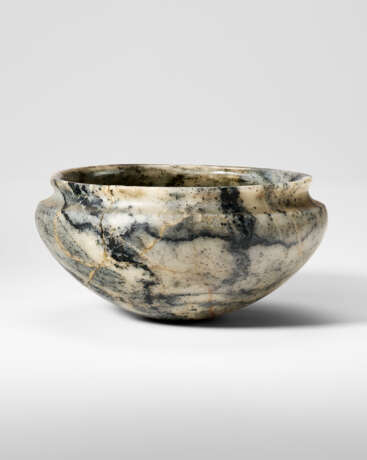 AN EGYPTIAN CHEPHREN DIORITE BOWL - photo 2